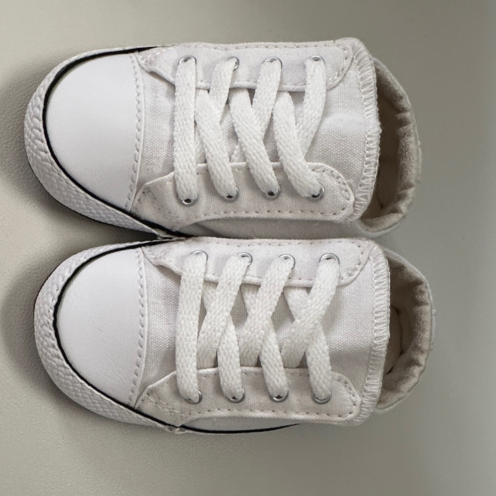 Toddler Converse shoes- 4C